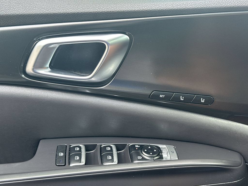 Used 2025 Kia Carnival SX Prestige FWD image 32
