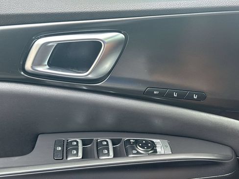 Used 2025 Kia Carnival SX Prestige FWD image 32