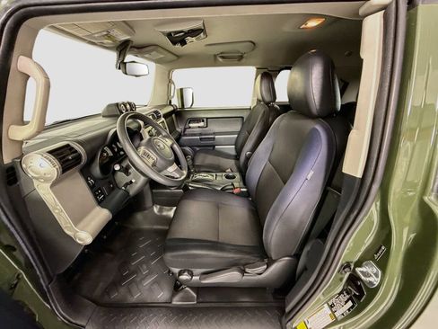 Used 2013 Toyota FJ Cruiser 4WD w/ Convenience Pkg image 18