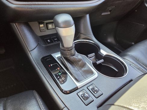 Used 2017 Toyota Highlander XLE image 20