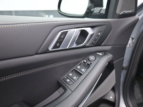 New 2026 BMW X5 xDrive50e w/ M Sport Package image 9