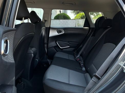 Used 2025 Kia Soul LX w/ LX Technology Package FWD image 11