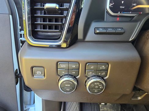 New 2026 GMC Sierra 2500 Denali w/ Denali Reserve Package AWD/4WD image 36