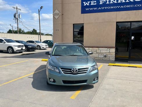 Used 2011 Toyota Camry XLE w/ XLE Extra-Value Pkg #2 FWD image 3