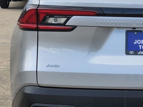 Used 2025 Toyota Grand Highlander AWD image 10
