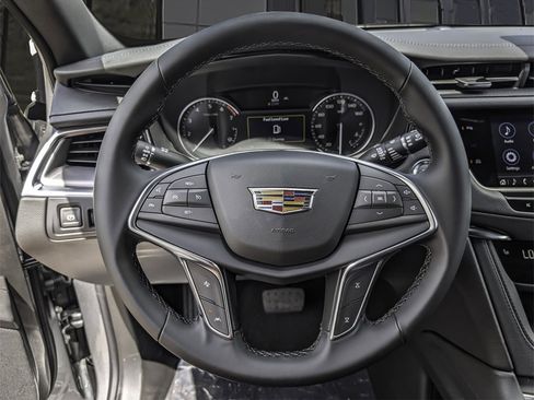 New 2025 Cadillac XT5 Luxury image 24