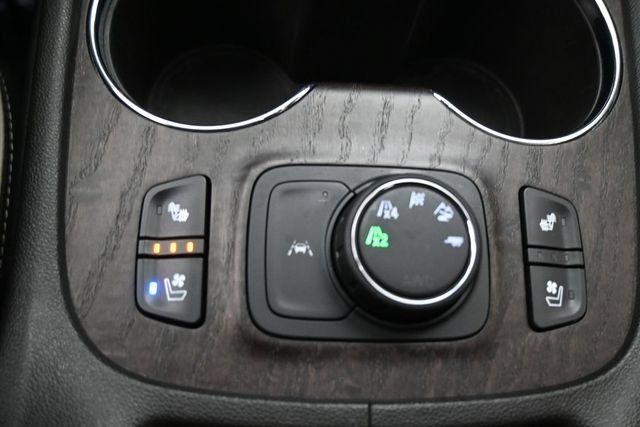 Used 2023 GMC Acadia Denali w/ Denali Ultimate Package AWD/4WD image 13