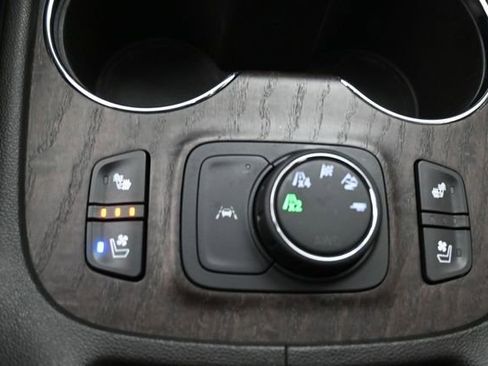Used 2023 GMC Acadia Denali w/ Denali Ultimate Package AWD/4WD image 13