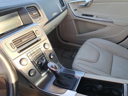 Used 2013 Volvo S60 T5 image 23