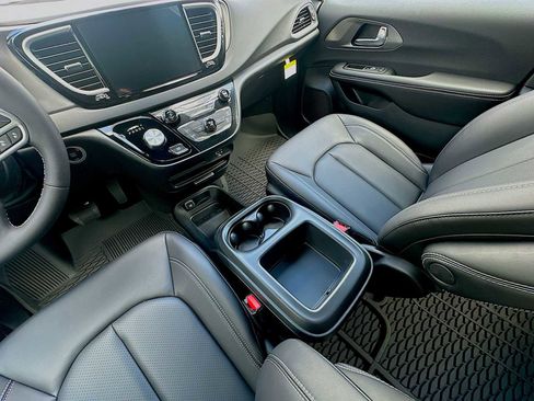 New 2026 Chrysler Voyager LX FWD image 21