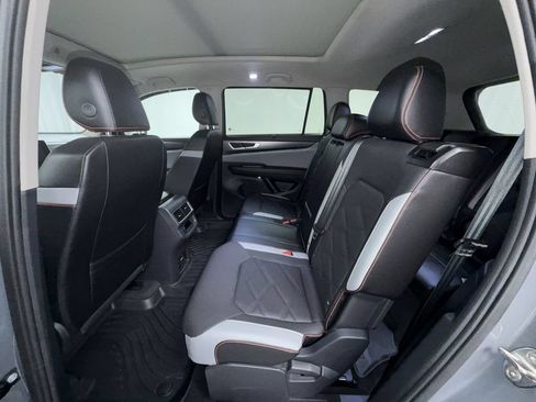 Used 2024 Volkswagen Atlas Peak Edition SE AWD/4WD image 13