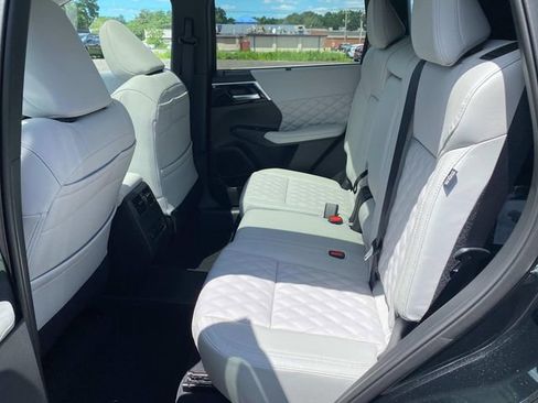 New 2025 Mitsubishi Outlander 4WD Plug-In Hybrid image 9