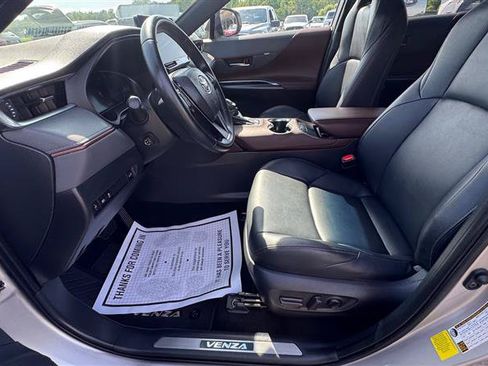 Used 2023 Toyota Venza XLE AWD/4WD image 36