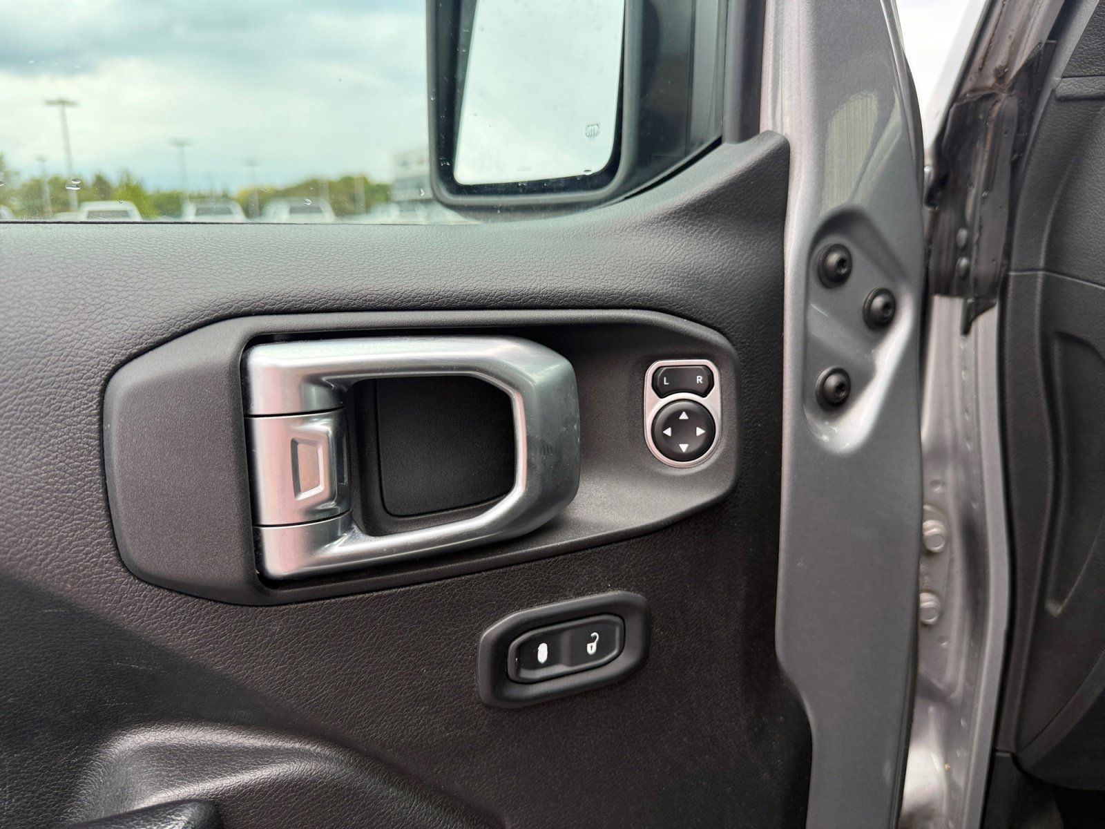Used 2019 Jeep Wrangler Unlimited Sport S AWD/4WD image 19