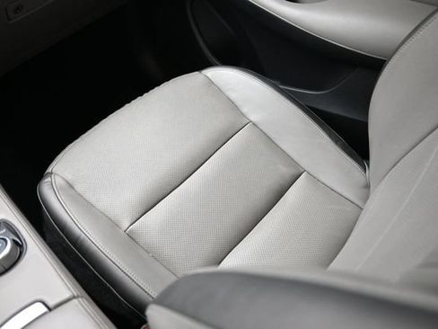 Used 2023 INFINITI QX50 Luxe w/ Accent Package FWD image 11