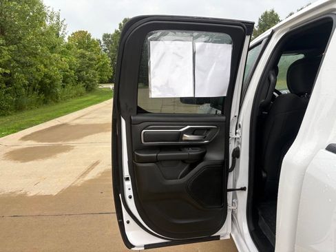 Used 2025 RAM 1500 Big Horn AWD/4WD image 38