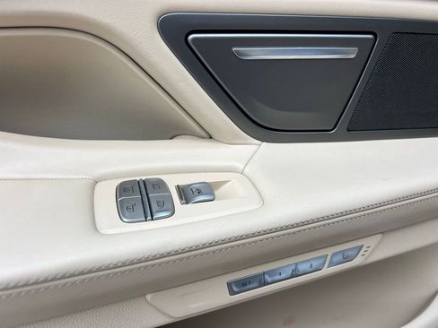 Used 2016 BMW 740i image 28