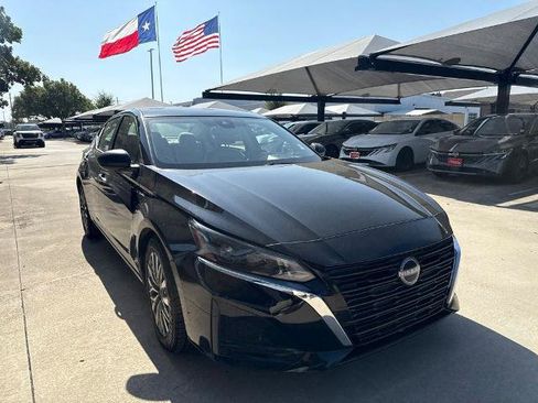 Certified 2025 Nissan Altima 2.5 SV FWD image 8