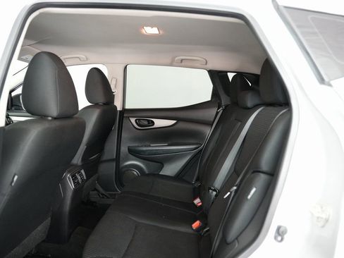 Used 2021 Nissan Rogue Sport S image 35