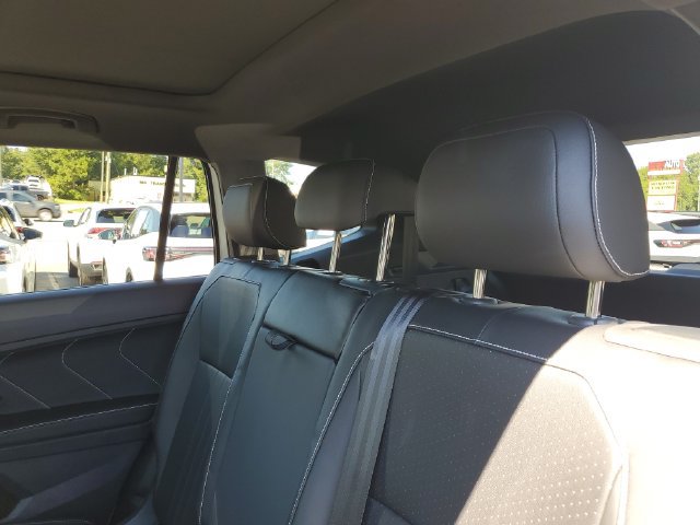 Certified 2024 Volkswagen Tiguan SE R-Line FWD image 15