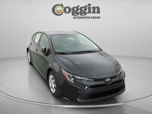 Used 2025 Toyota Corolla LE image 26