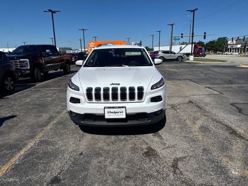 Used 2016 Jeep Cherokee Latitude w/ Cold Weather Group AWD/4WD image 3