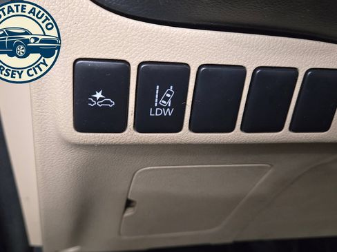 Used 2016 Mitsubishi Outlander SEL AWD/4WD image 24
