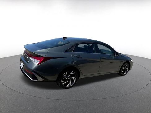 Used 2025 Hyundai Elantra Limited image 15