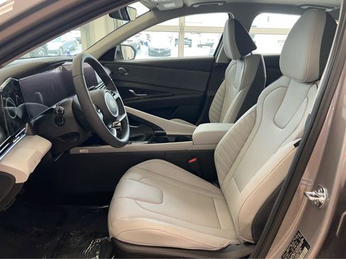 New 2026 Hyundai Elantra Limited FWD image 28