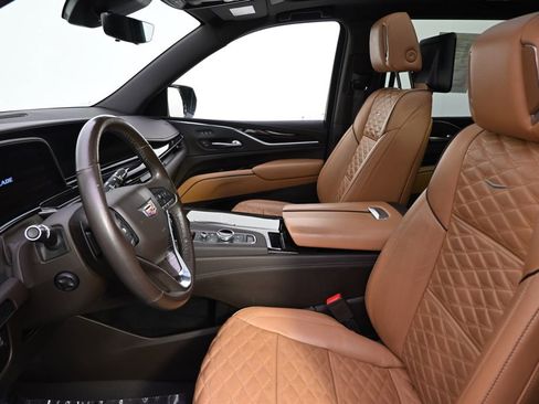 Certified 2021 Cadillac Escalade Premium Luxury AWD/4WD image 13