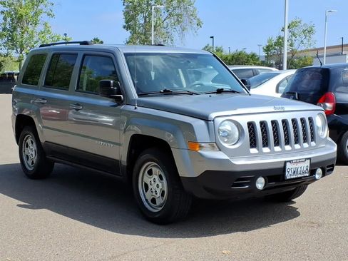 Used 2016 Jeep Patriot Sport w/ Power Value Group FWD image 3