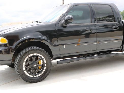 Used 2002 Lincoln Blackwood RWD image 31