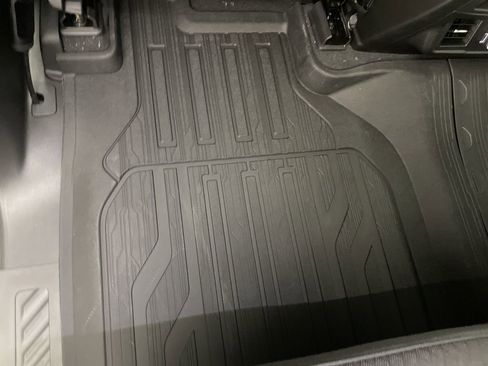 Used 2025 GMC Sierra 1500 Elevation image 35