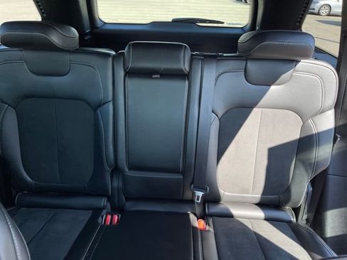 Used 2025 Jeep Grand Cherokee Altitude AWD/4WD image 27