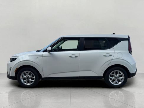 Used 2023 Kia Soul LX w/ LX Technology Package image 8