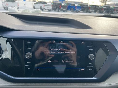 Used 2024 Volkswagen Taos SE image 18