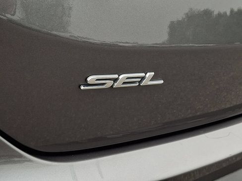 Used 2024 Ford Edge SEL AWD/4WD image 30