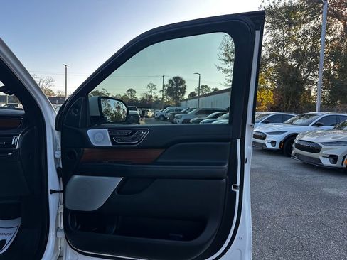 Used 2020 Lincoln Navigator L Reserve w/ Equipment Group 208A Reserve image 28