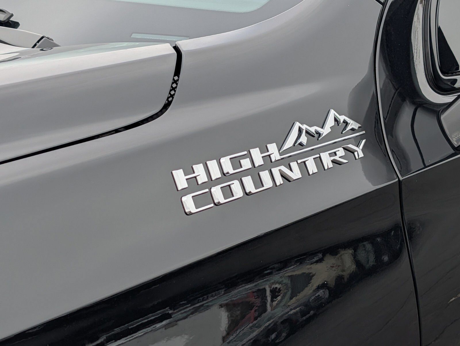 New 2026 Chevrolet Suburban High Country w/ Sun And Tow Package AWD/4WD image 3