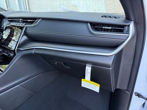 New 2025 Jeep Grand Cherokee L Laredo w/ Luxury Tech Group I image 29