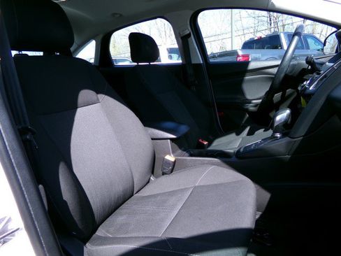 Used 2018 Ford Focus SEL w/ Cold Weather Package FWD image 11
