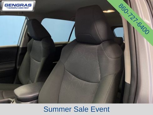 Used 2025 Toyota RAV4 XLE AWD/4WD image 9