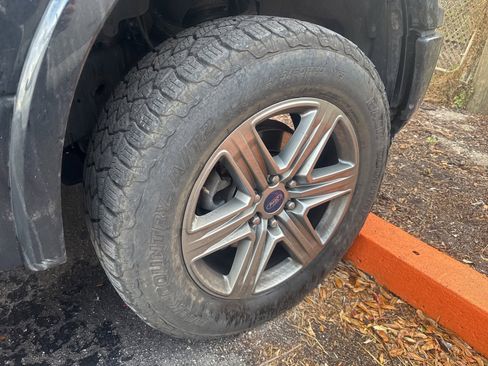 Used 2018 Ford F150 Lariat w/ Equipment Group 502A Luxury image 8