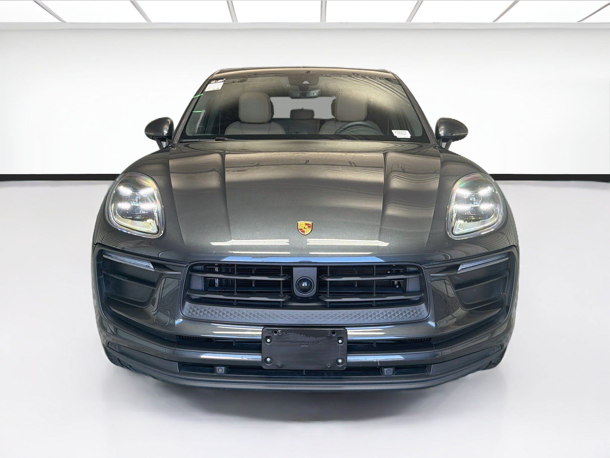 Used 2023 Porsche Macan AWD/4WD image 2
