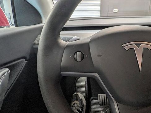 Used 2022 Tesla Model Y Performance image 16