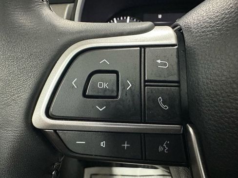 Used 2025 Toyota Highlander XLE image 19