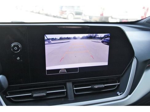 Used 2024 Chevrolet Trax RS w/ Sunroof Package FWD image 23