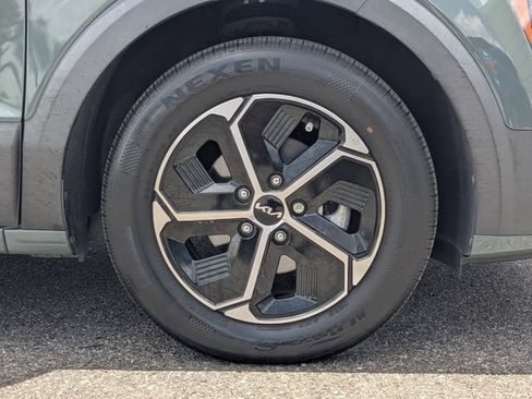 Certified 2023 Kia Niro EX FWD image 12