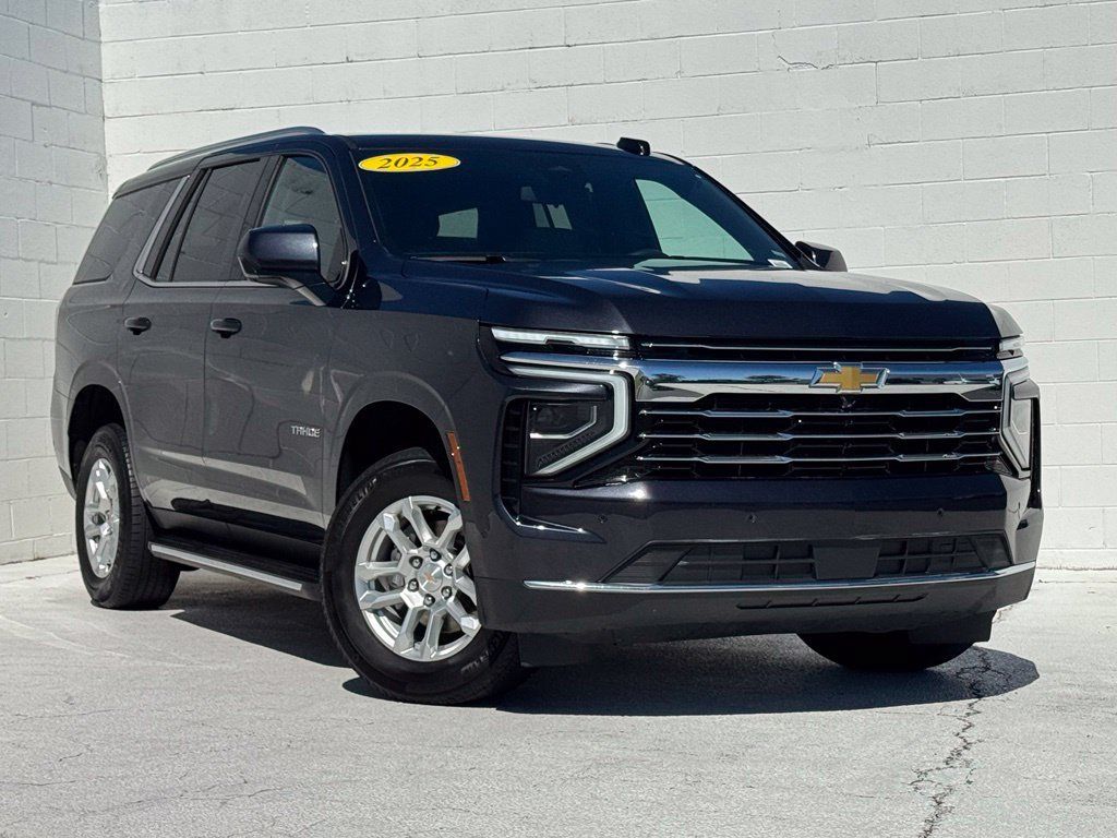 Used 2025 Chevrolet Tahoe LT RWD image 2