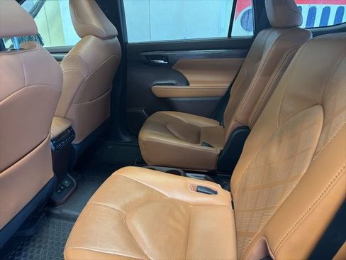 Used 2020 Toyota Highlander Platinum image 8